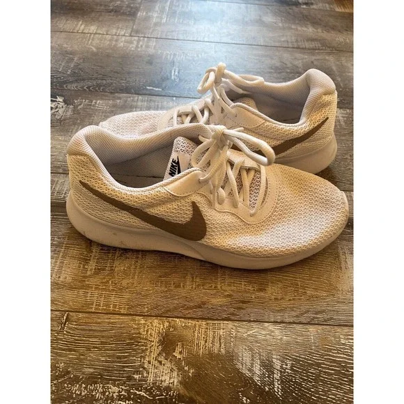 Nike Men's Tanjun White Running Shoes Sneakers Men's Size 9 - Picture 3 of 6